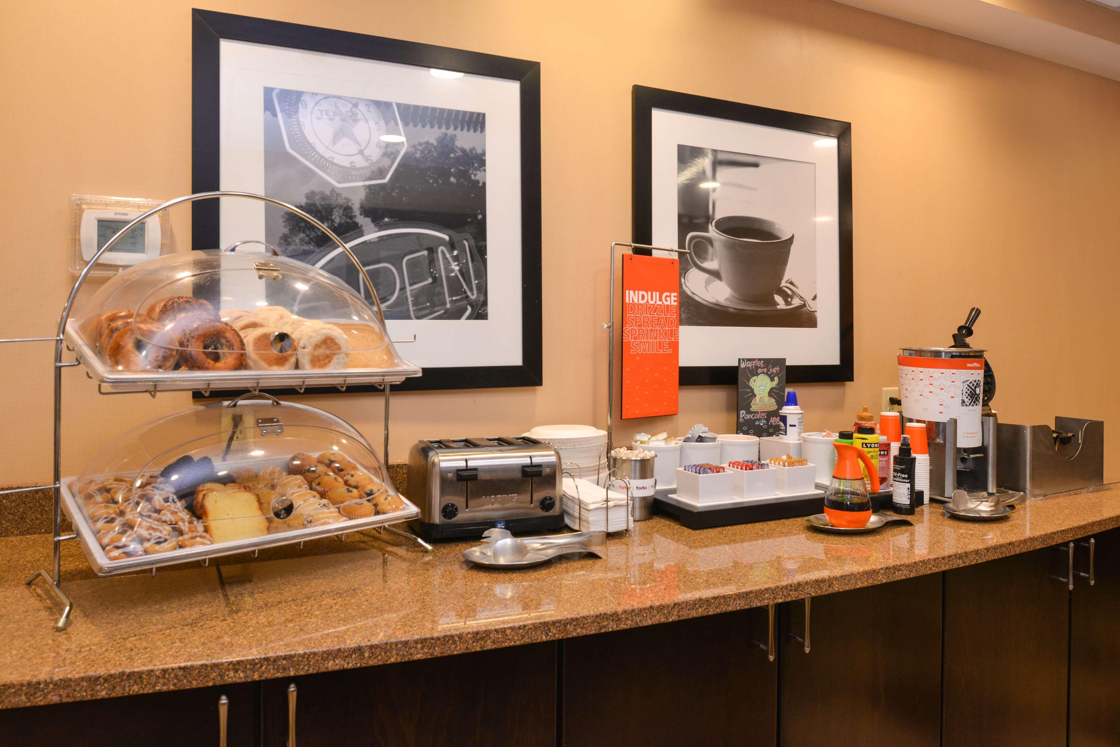 Hampton Inn Милфорд Экстерьер фото