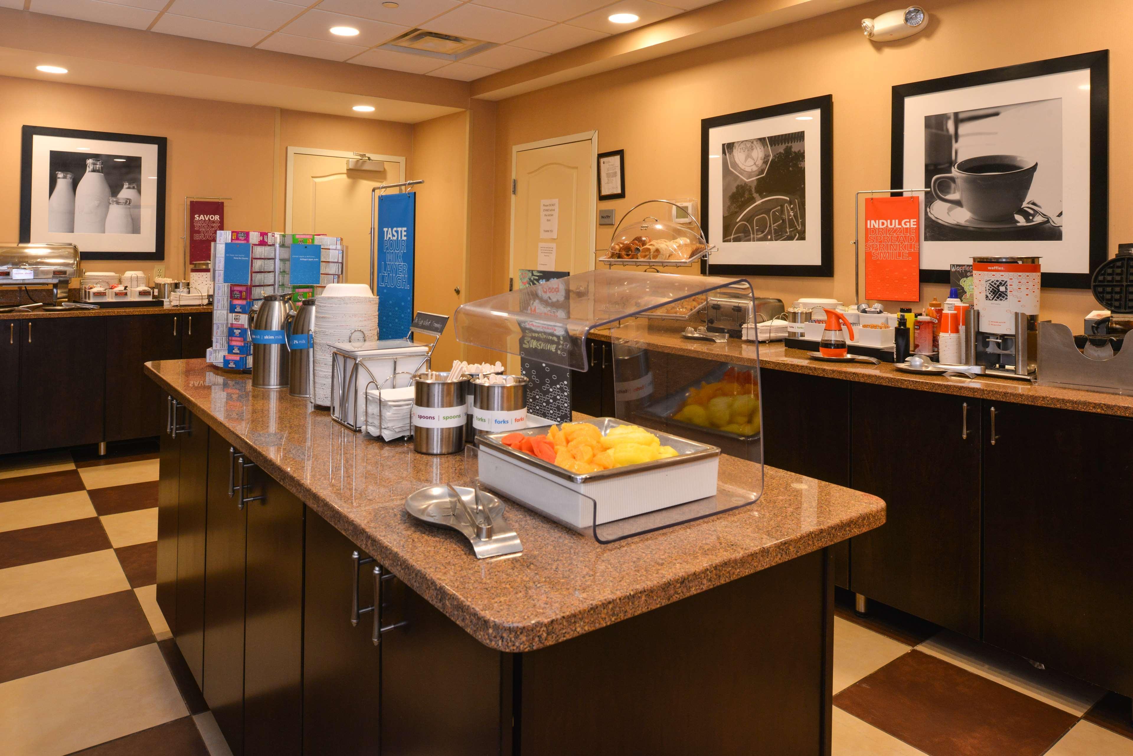 Hampton Inn Милфорд Экстерьер фото