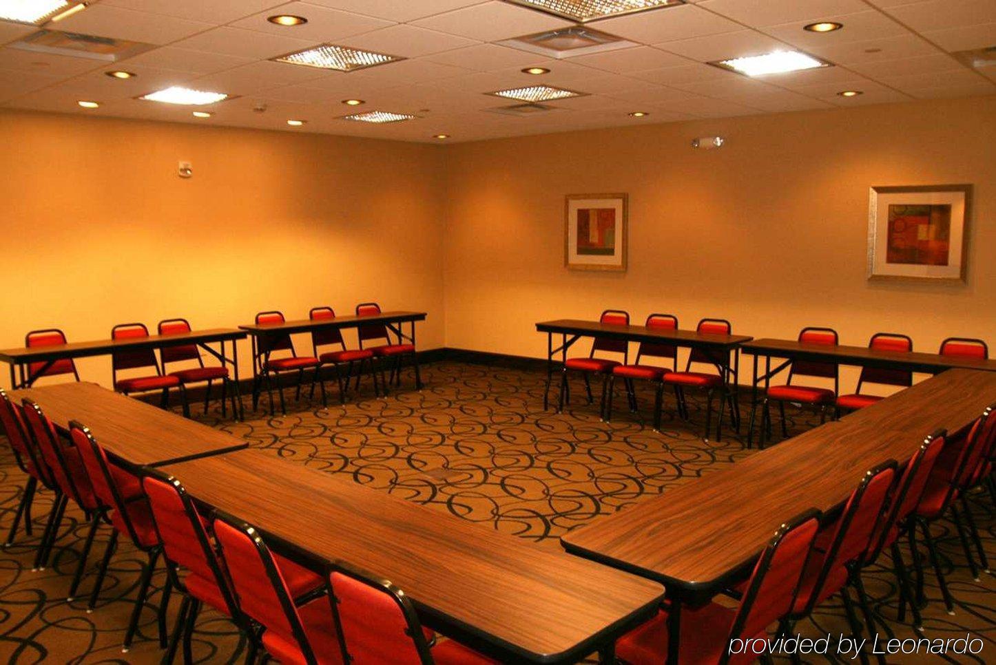Hampton Inn Милфорд Удобства фото